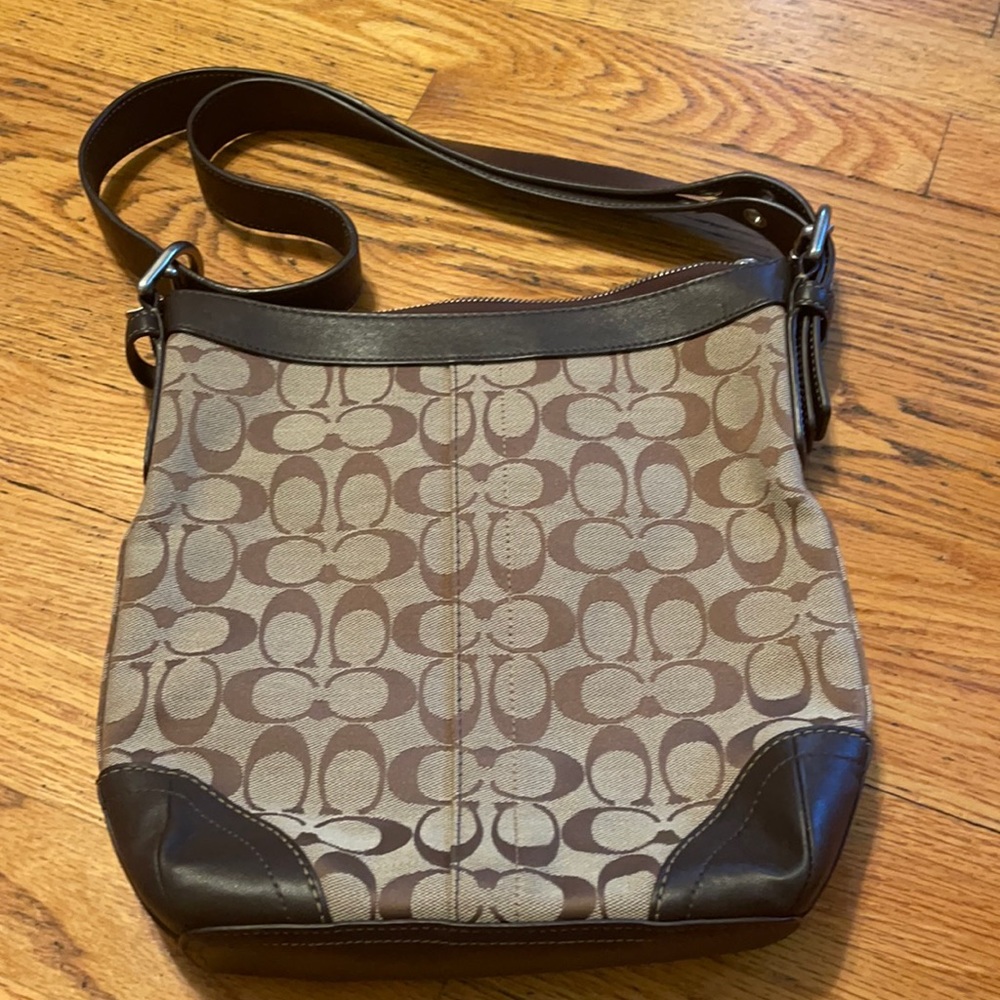 Coach shoulder/crossbody bag.